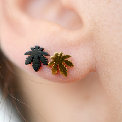 Cannabis-Leaf-Shaped-Stainless-Steel-Stud-Earrings- (19)