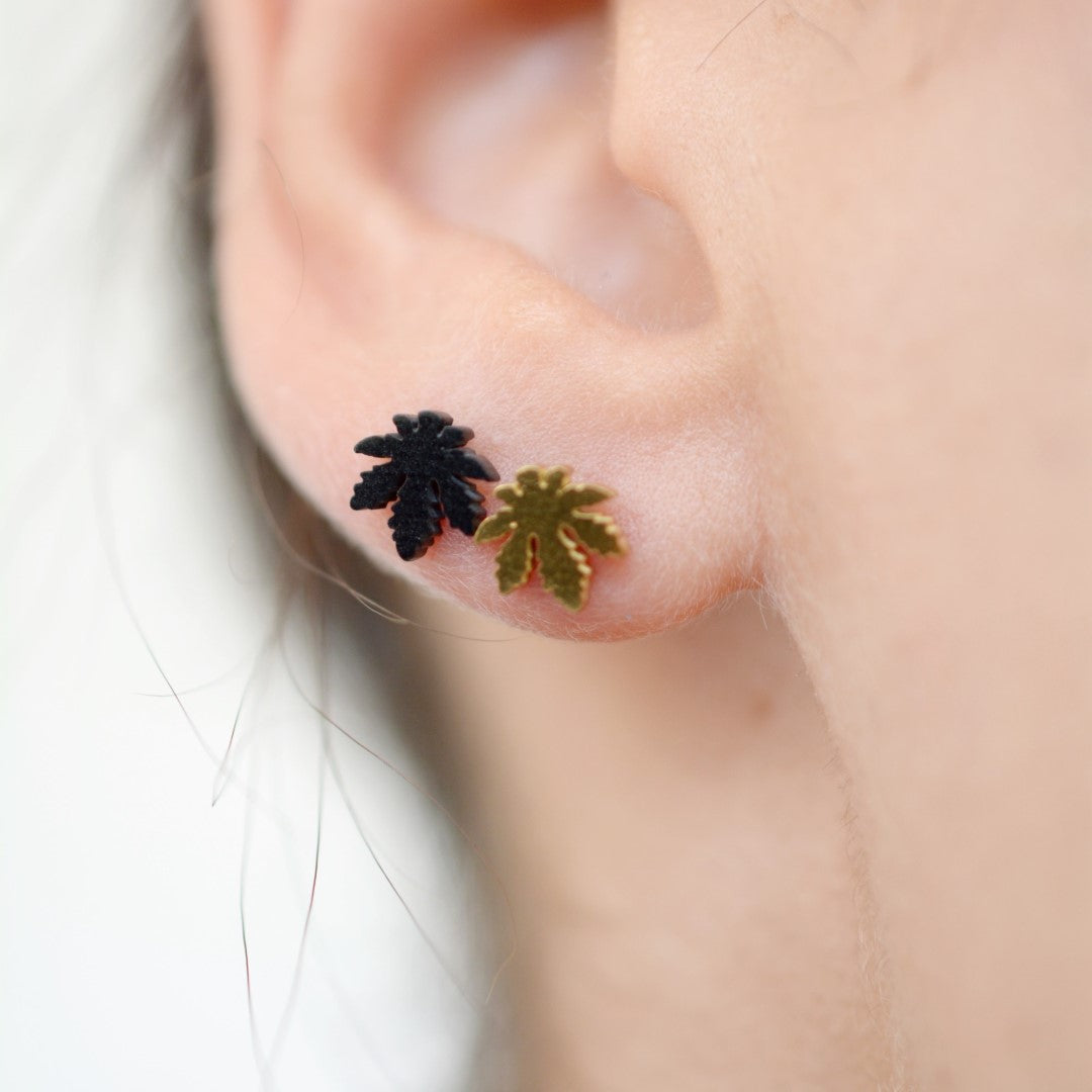 Cannabis-Leaf-Shaped-Stainless-Steel-Stud-Earrings- (20)