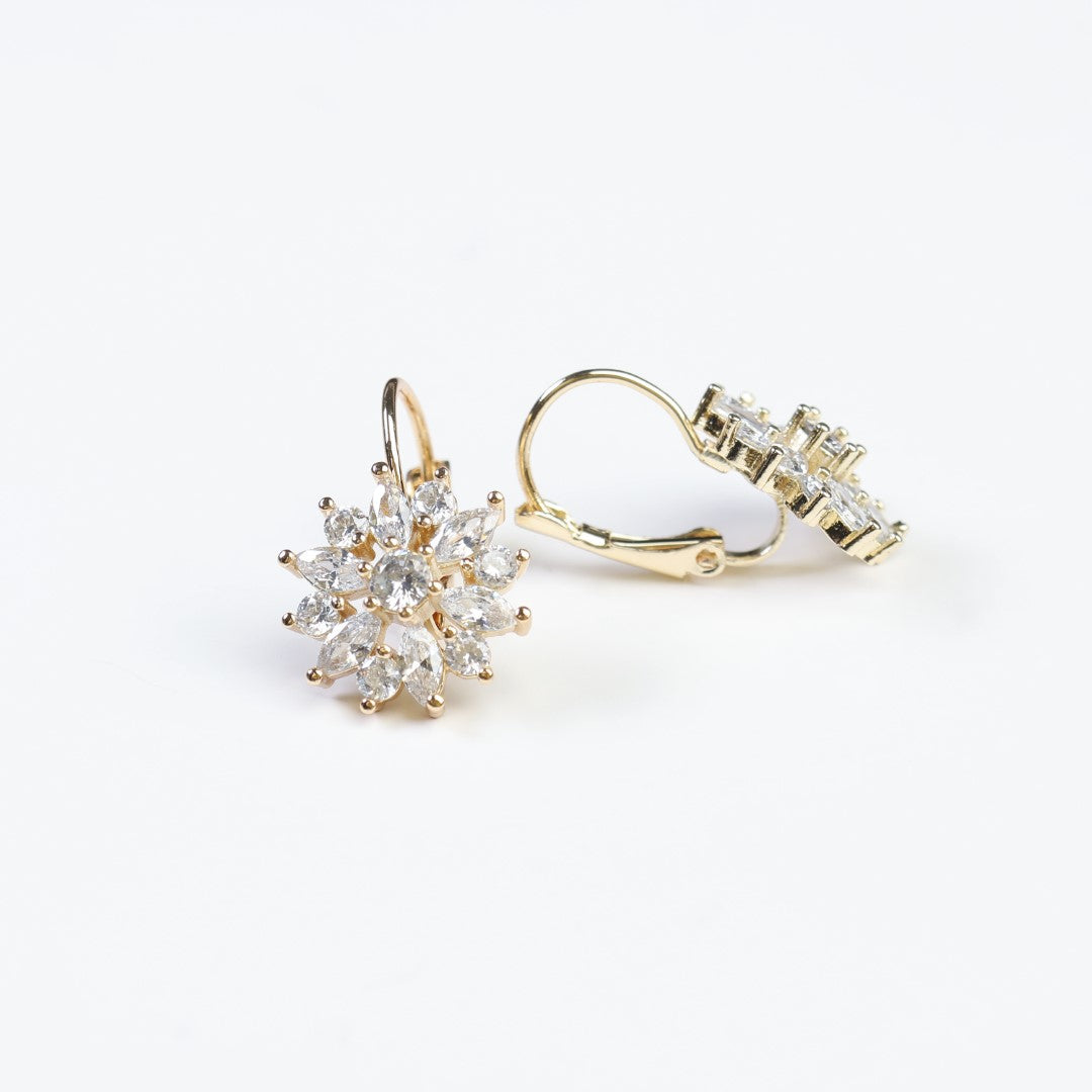 Shiny-Flower-Cubic-Zirconia-Hoop-Earrings- (2)