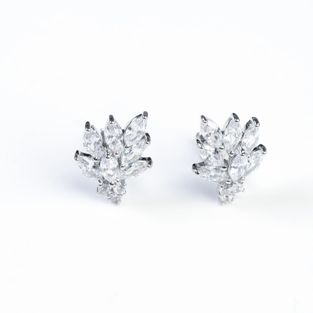 Small-Shiny-Leaf-Cubic-Zirconia-Stud-Earrings- (1)