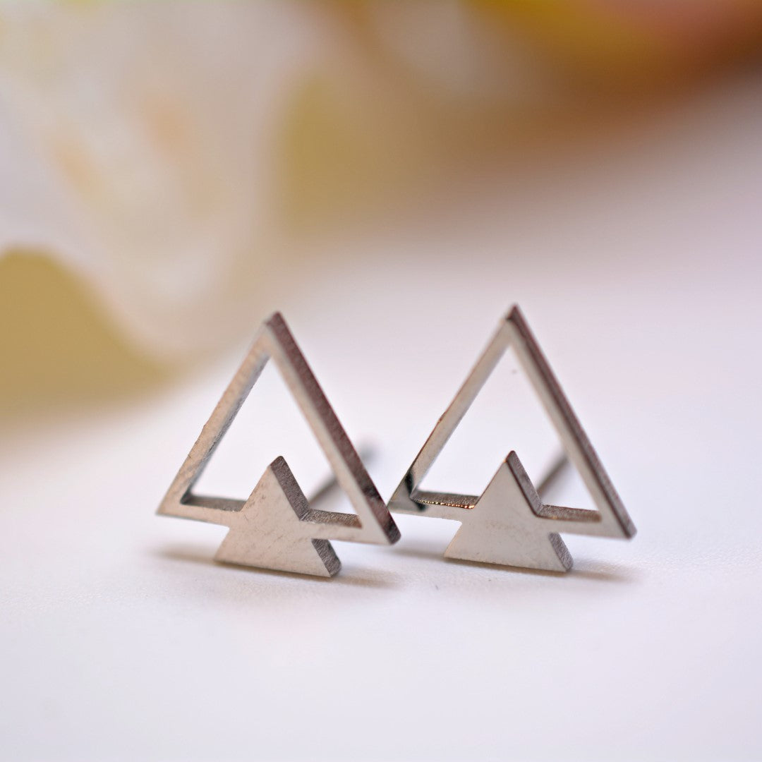 Small-Triangle-Shaped-Stainless-Steel-Stud-Earrings- (10)