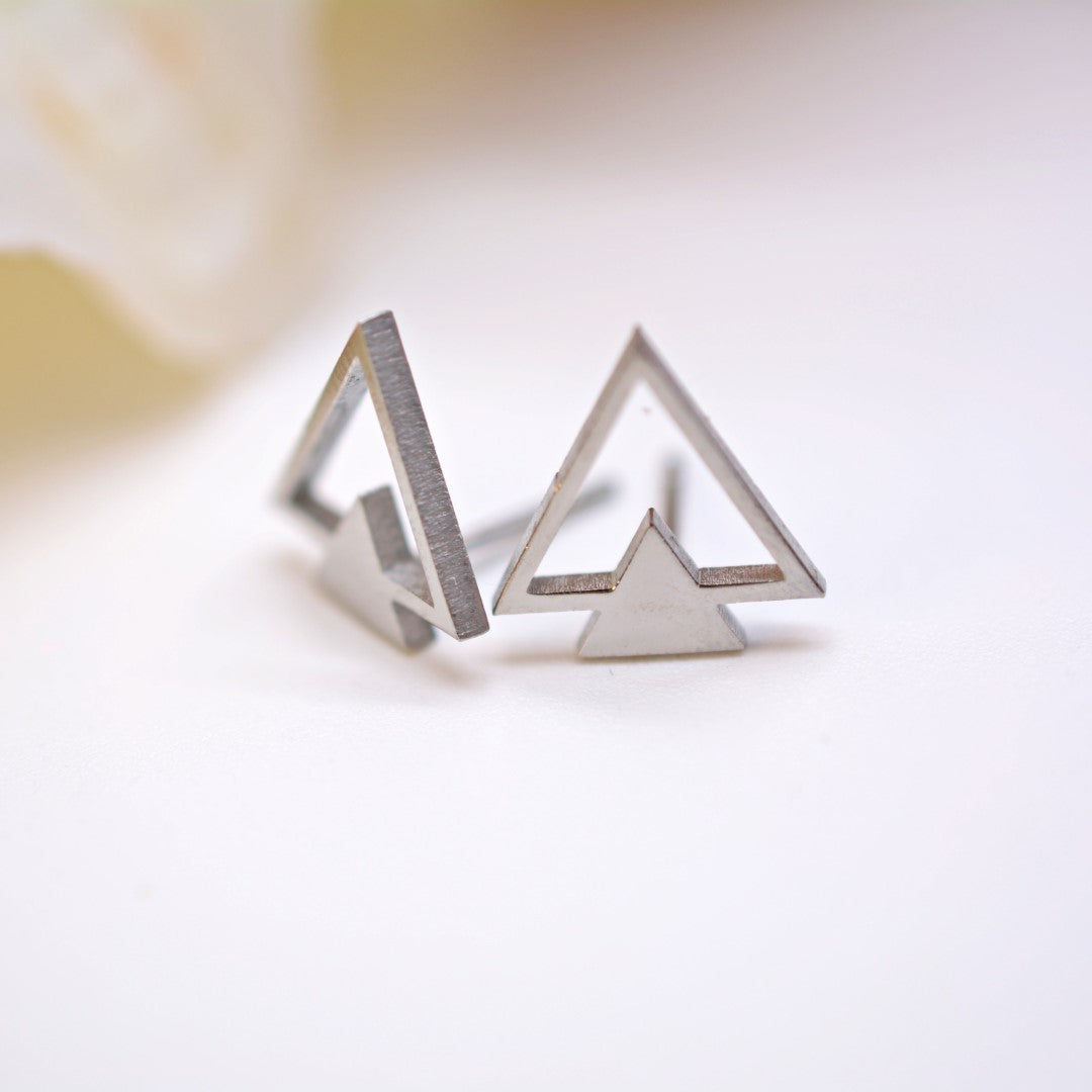 Small-Triangle-Shaped-Stainless-Steel-Stud-Earrings- (11)