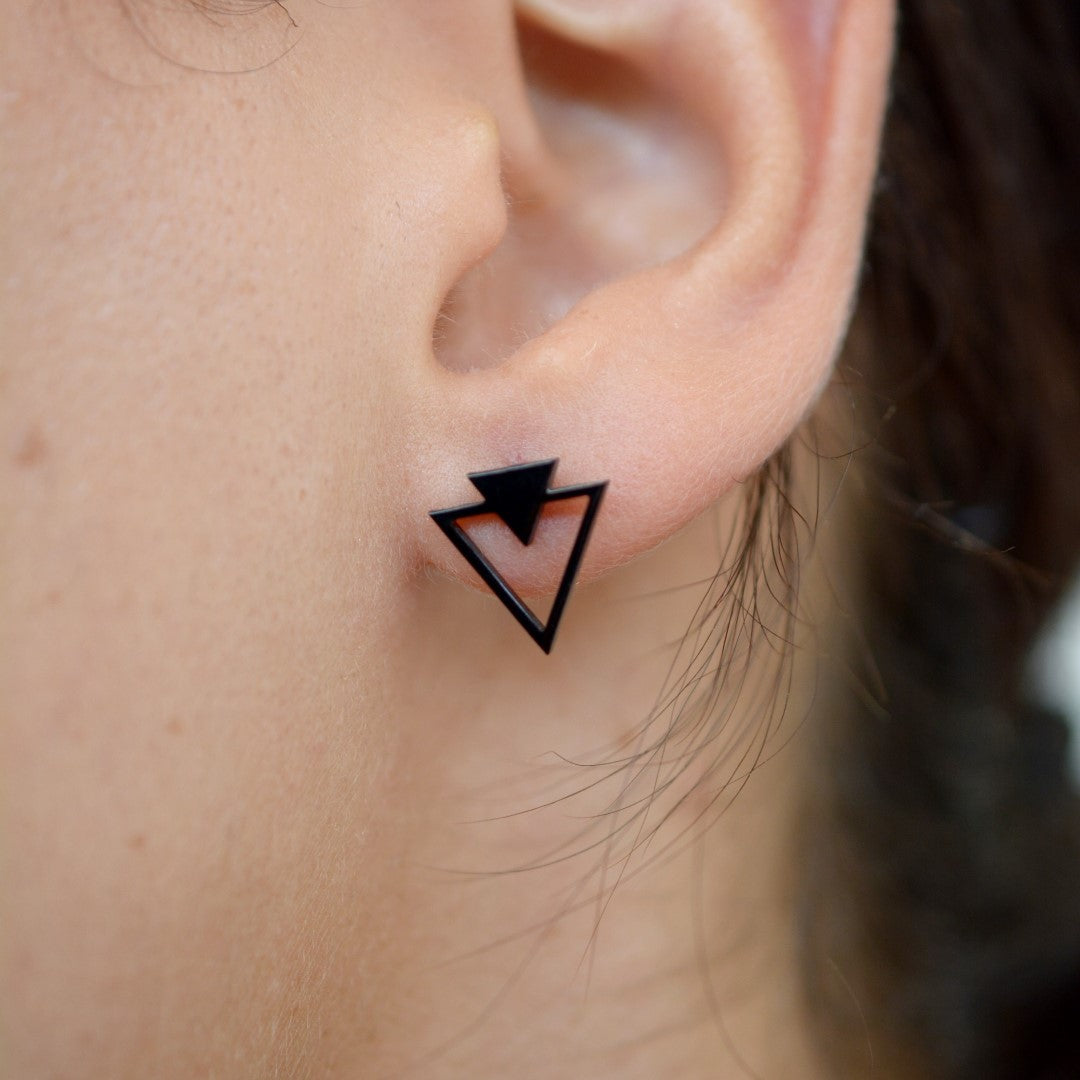 Small-Triangle-Shaped-Stainless-Steel-Stud-Earrings- (17)