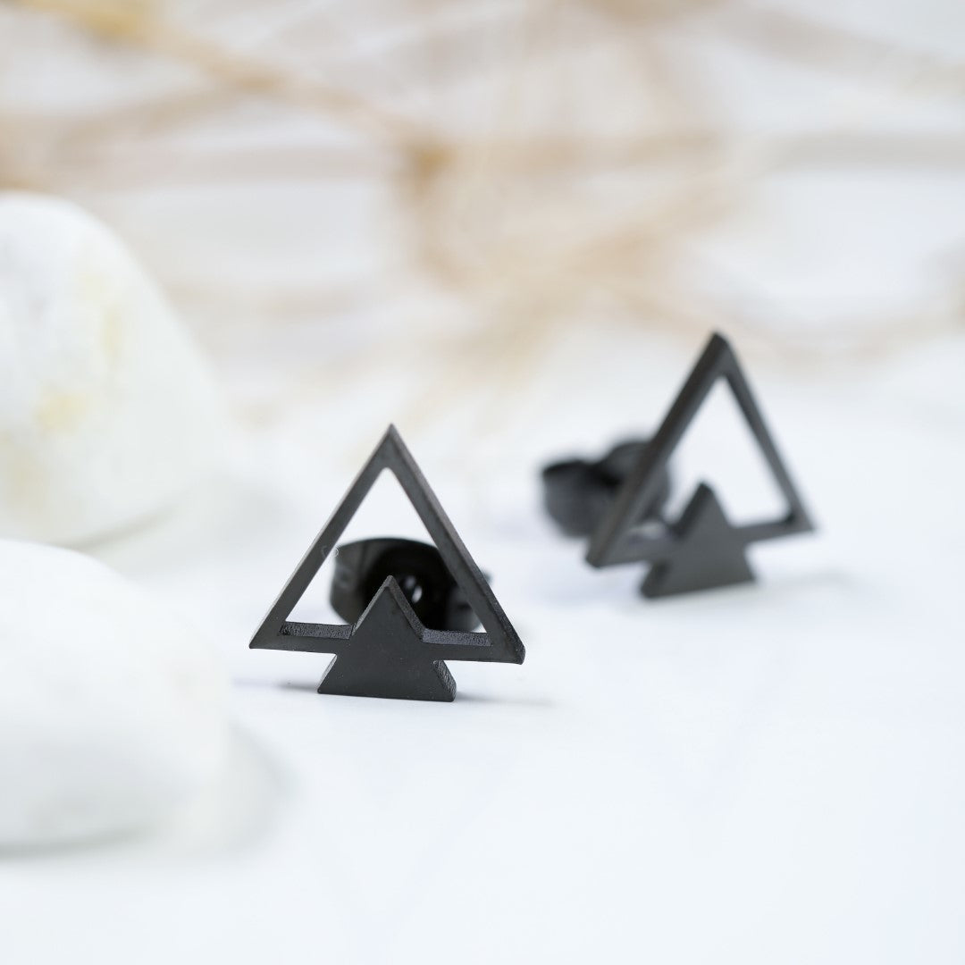 Small-Triangle-Shaped-Stainless-Steel-Stud-Earrings- (3)