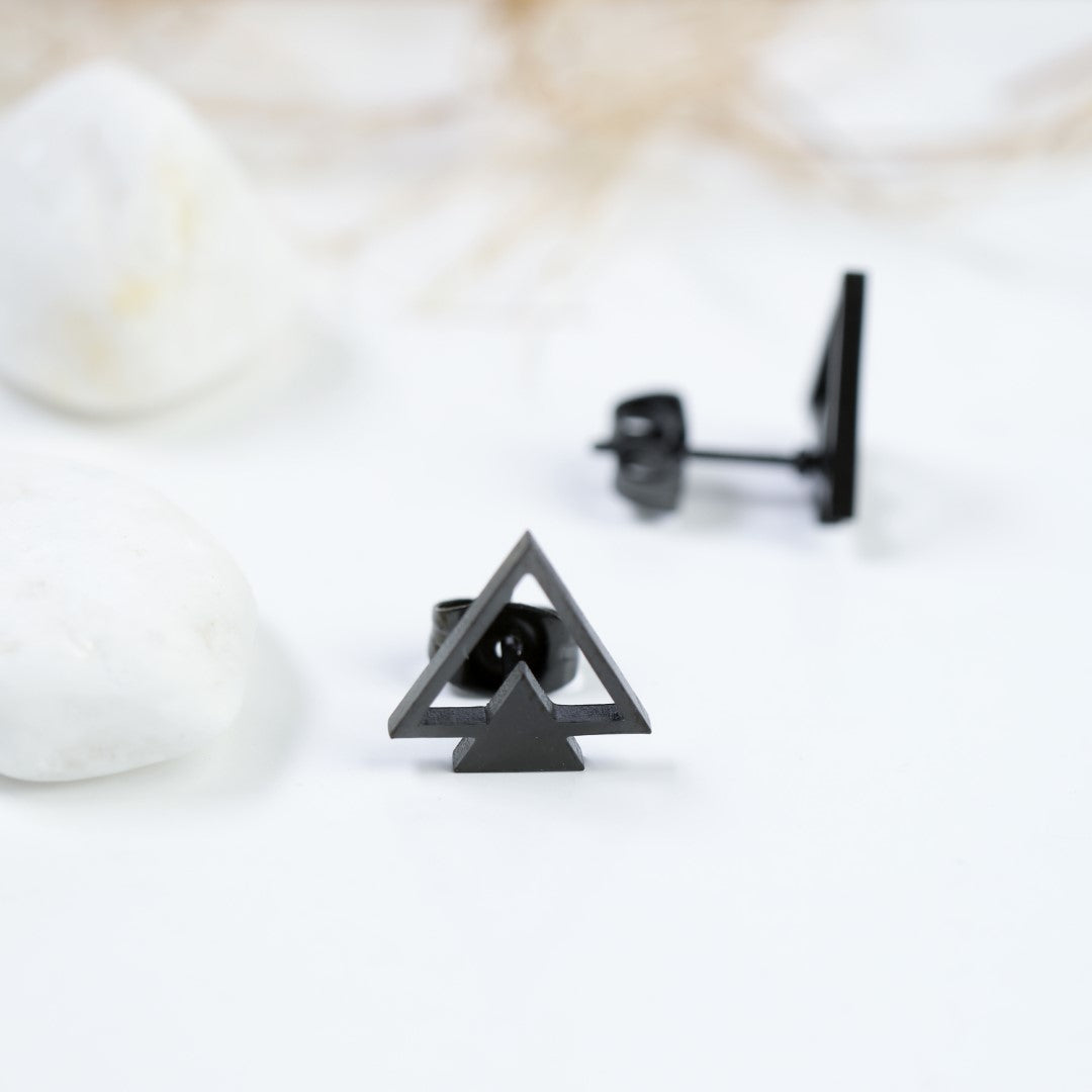 Small-Triangle-Shaped-Stainless-Steel-Stud-Earrings- (4)