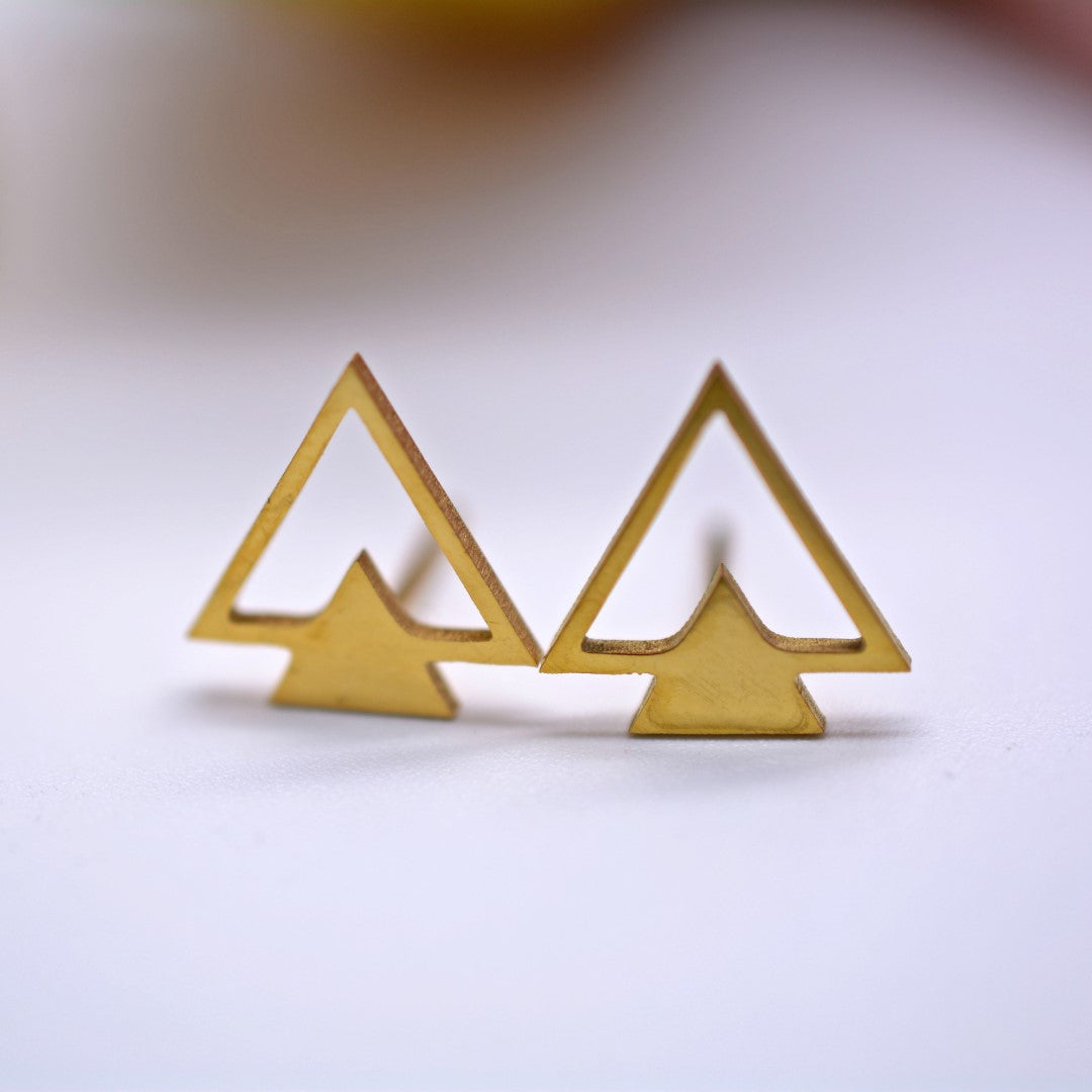 Small-Triangle-Shaped-Stainless-Steel-Stud-Earrings- (7)