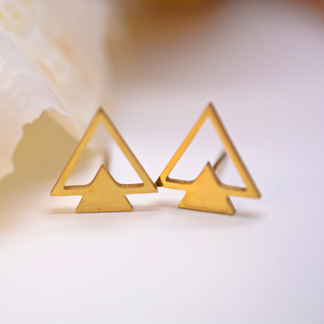 Small-Triangle-Shaped-Stainless-Steel-Stud-Earrings- (8)