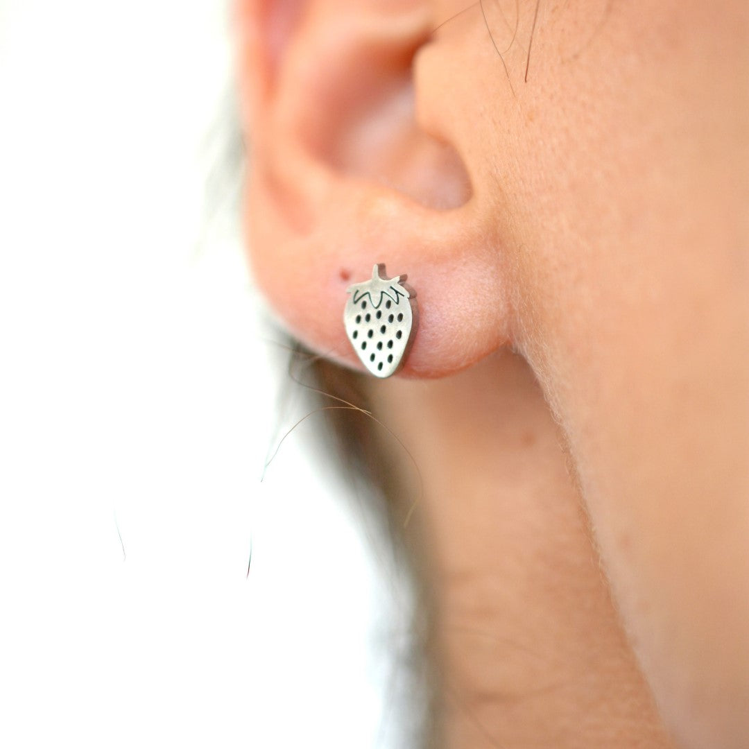 Strawberry-Shaped-Stainless-Steel-Stud-Earrings- (33)