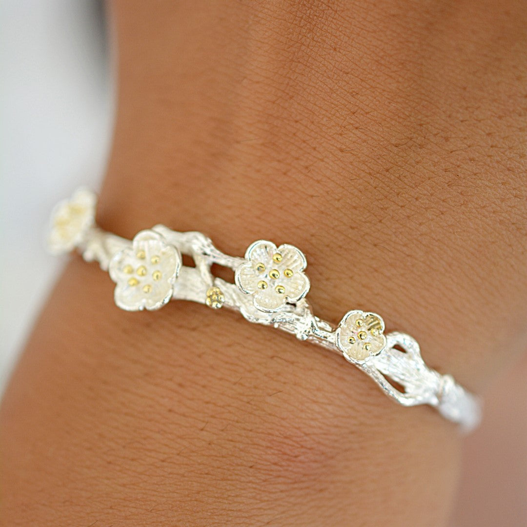 Tiny-Daisy-Flower-Shaped-Sterling-Silver-Open-Bangle-Bracelet- (10)