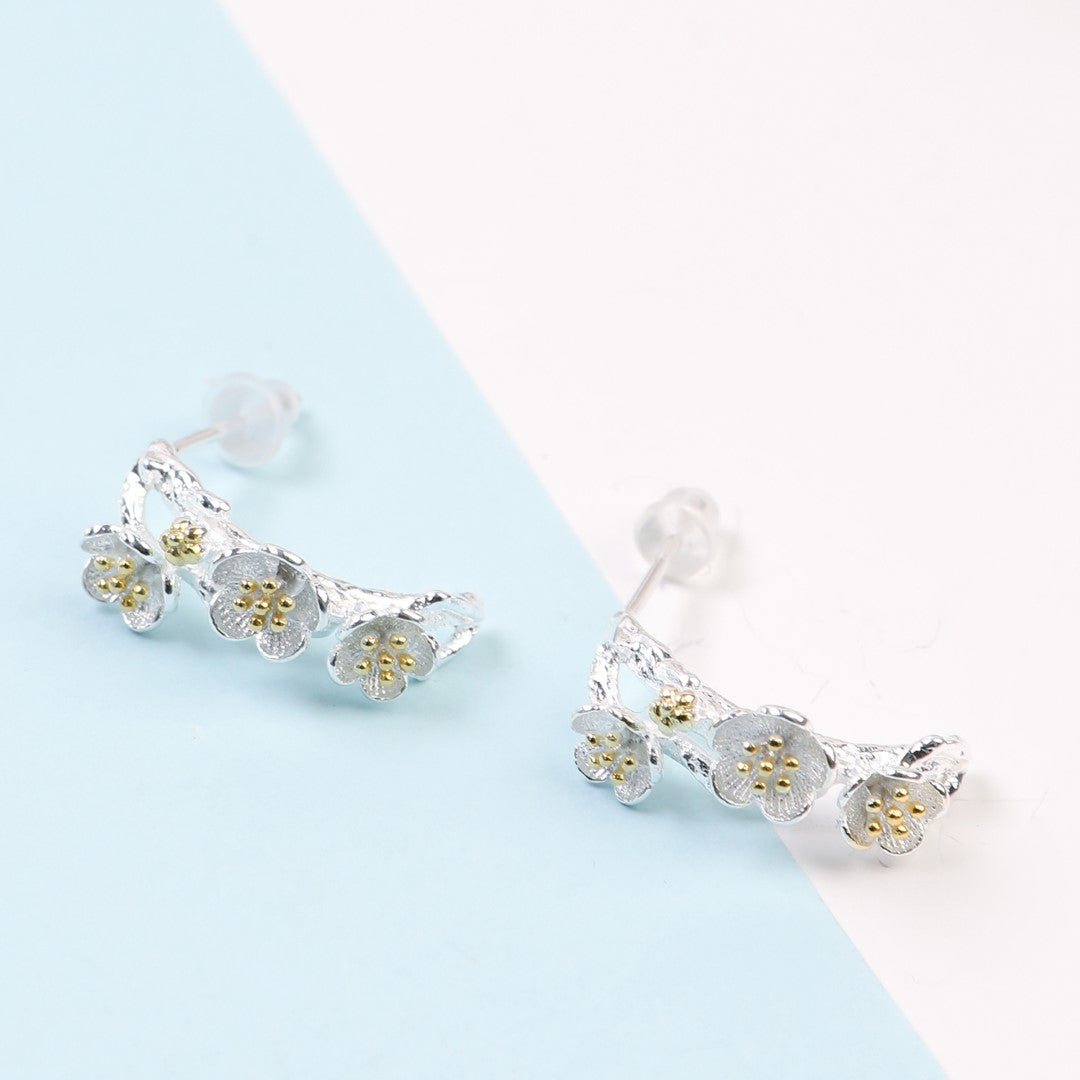 Tiny Daisy Flower Shaped Sterling Silver Stud Earrings