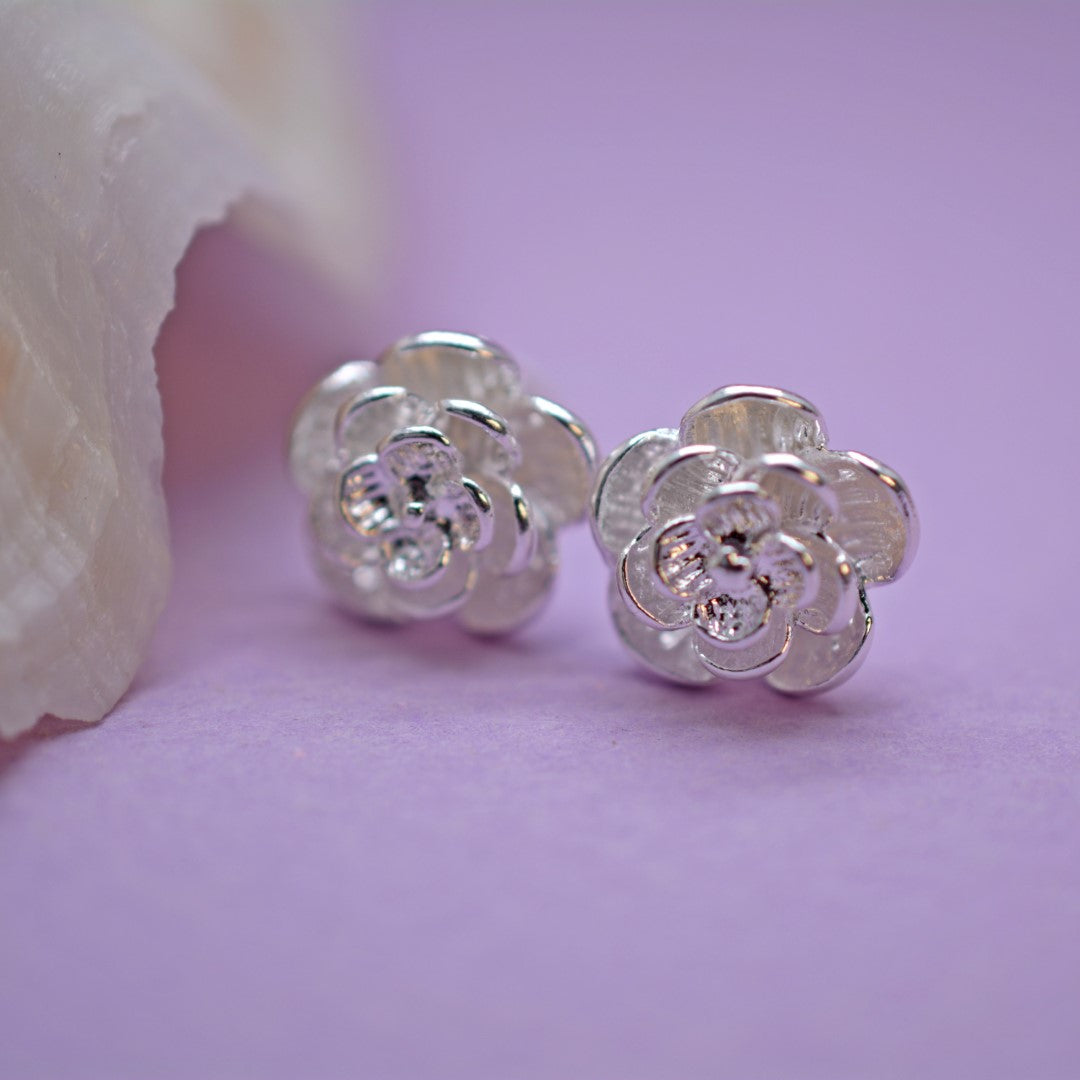 Tiny-Daisy-Sterling-Silver-Stud-Earrings- (10)