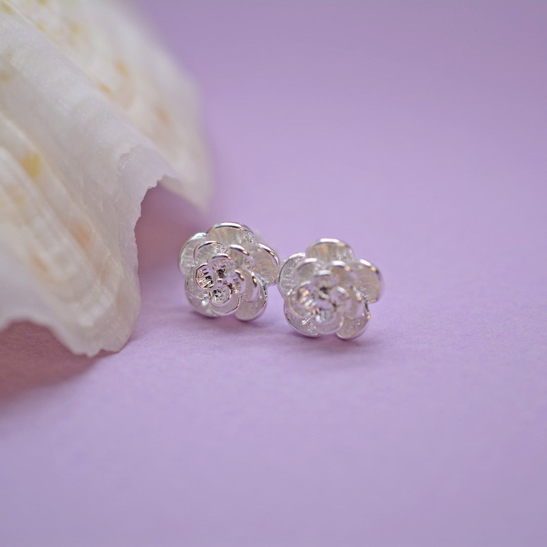 Tiny-Daisy-Sterling-Silver-Stud-Earrings- (12)