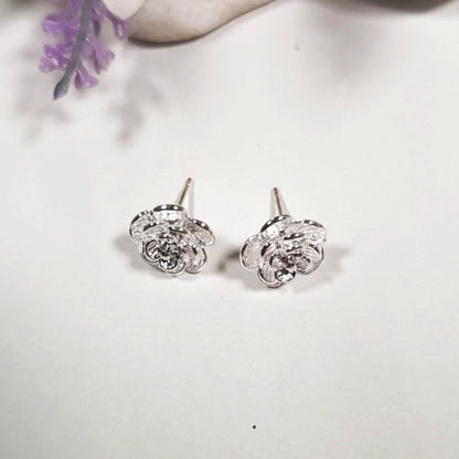 Tiny-Daisy-Sterling-Silver-Stud-Earrings- (2)