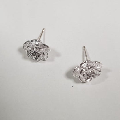 Tiny-Daisy-Sterling-Silver-Stud-Earrings- (3)