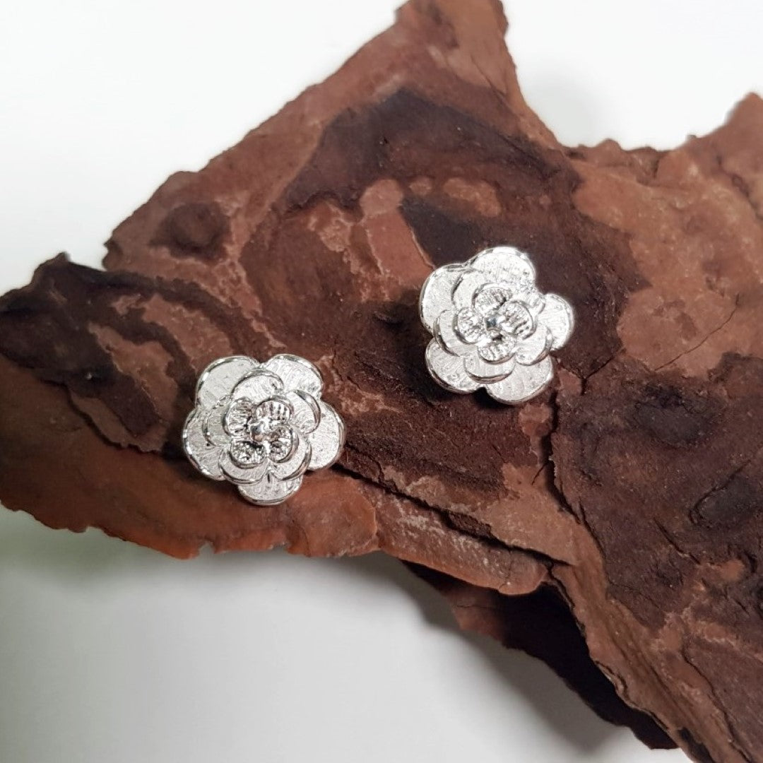 Tiny-Daisy-Sterling-Silver-Stud-Earrings- (5)