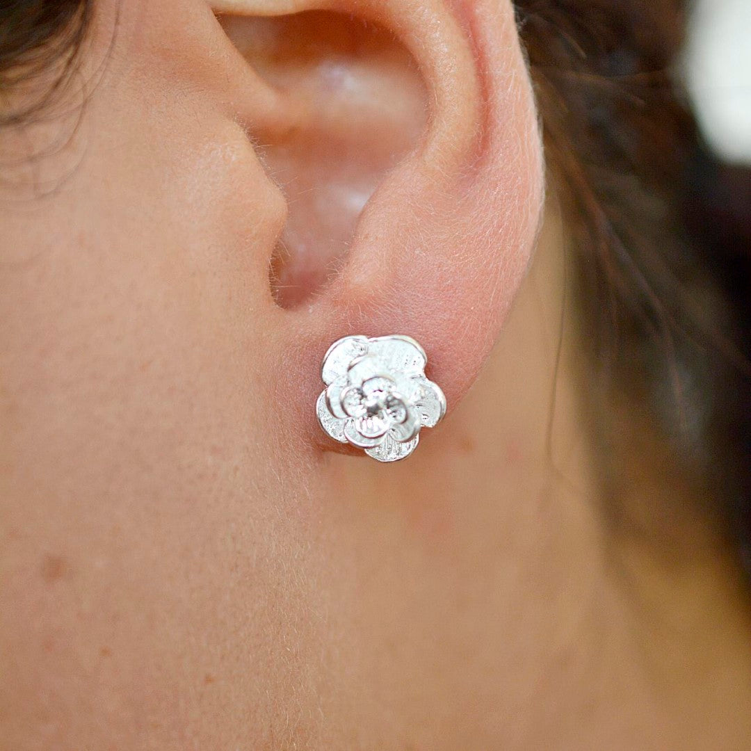 Tiny-Daisy-Sterling-Silver-Stud-Earrings- (8)