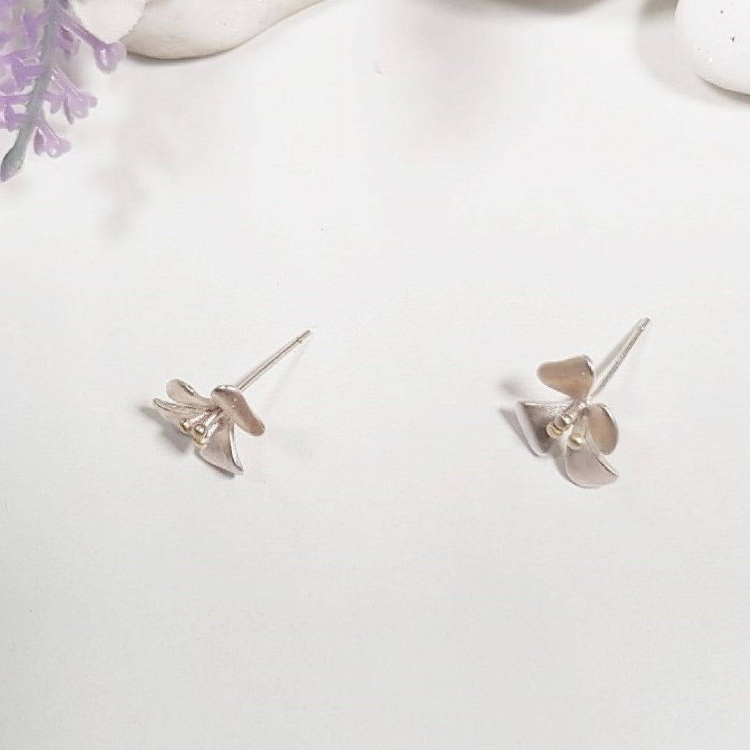 Tiny-Flower-Shaped-Sterling-Silver-Stud-Earrings- (5)