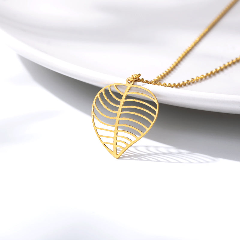 Elegant Leaf Pendant Women's Necklace in Gold, Rose Gold & Silver