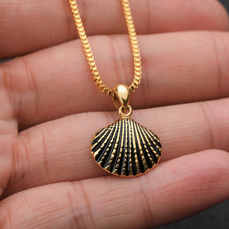 Sea Shell Pendant Women's Necklace in Gold & Silver